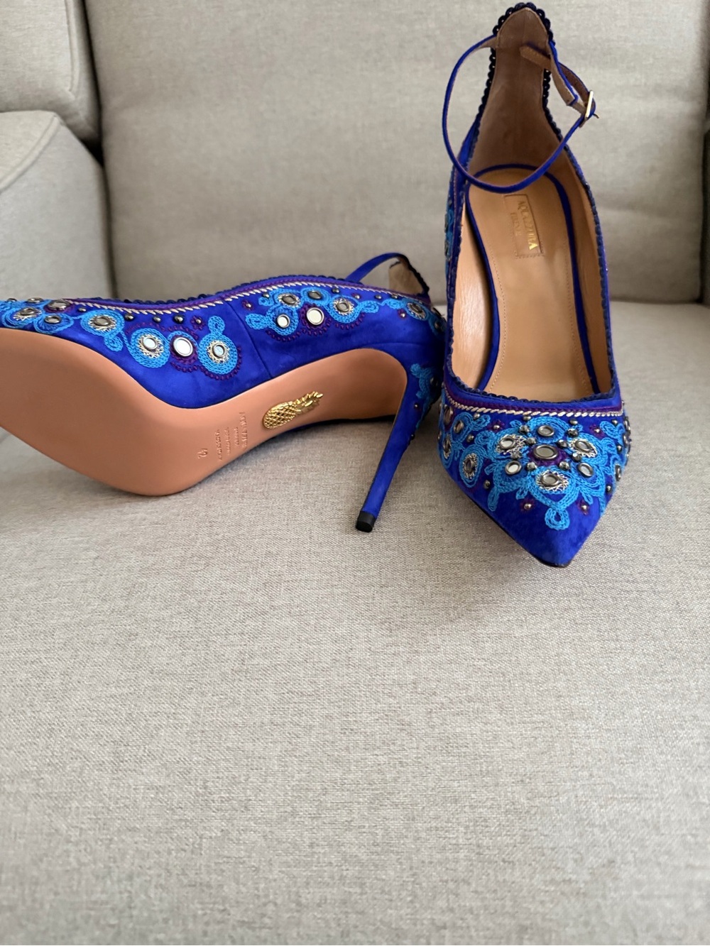 Aquazzura 4.25" Stiletto Heel
Pumps in Blue Suede and Crystals EU42 (US 12) - Picture 4 of 6